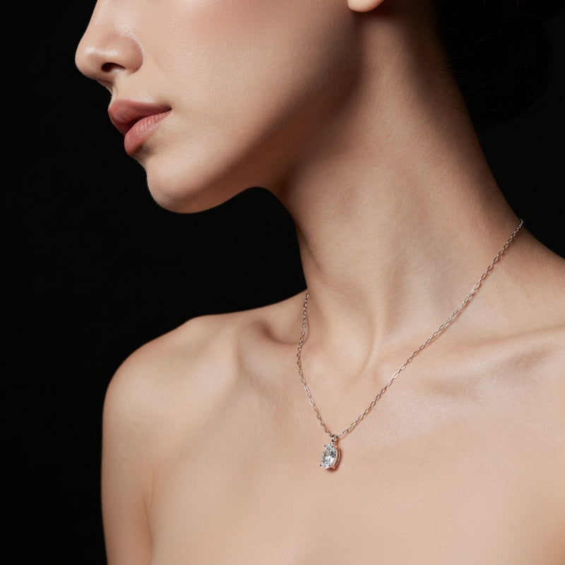 Model wearing oval strata chic collection necklace